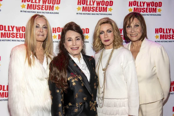 Joan Van Ark Donelle Dadigan Michele Lee Donna Mills Asisten — Foto de Stock