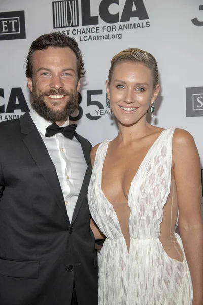 Kyle Schmid Nicky Whelan Attend Last Chance Animals 35Th Anniversary — Stock Photo, Image