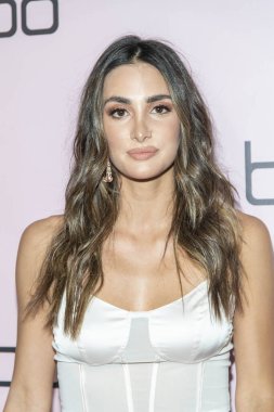 Olga Safari, 7 Kasım 2019 'da Nightingale Plaza, Los Angeles, CA' da 