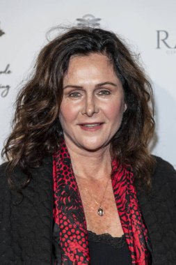 Stephanie Feury, B.R.O.K.E.N Kodu B.I.R.D Değiştirme Oyunu 'na katılıyor. S. Feury Tiyatrosu, Los Angeles' a 16 Kasım 2019 'da varıyor.