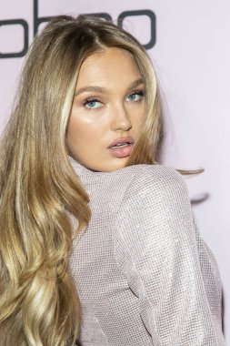 Romee Strijd, 7 Kasım 2019 'da Nightingale Plaza, Los Angeles, CA' da 