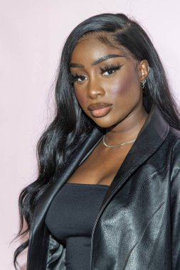 Sandra Lambeck, 7 Kasım 2019 'da Nightingale Plaza, Los Angeles, CA' da 