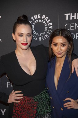 Kat Dennings, The Paley Honors: The Beverly Wilshire Hotel 'de 21 Kasım 2019' da yayınlanan Özel Televizyon Komedi Efsaneleri Övgüsü 