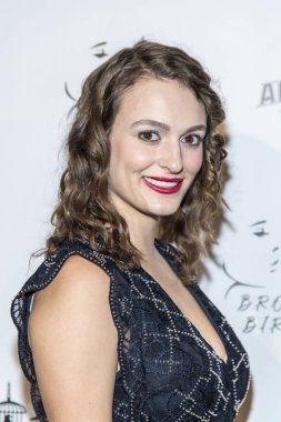 Juliette Hourani, B.R.O.K.E.N Kodu B.I.R.D Geçiş Oyunu 'na katılıyor. S. Feury Tiyatrosu, Los Angeles' a 16 Kasım 2019 'da varıyor.