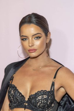 Maura Higgins, 7 Kasım 2019 'da Nightingale Plaza, Los Angeles, CA' da 