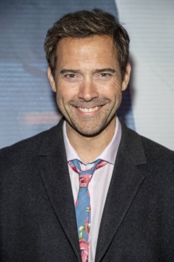 Andrew Bowen 18 Kasım 2019 'da iPic Theater, Westwood' da Ajan Emerson World Premiere 'e katılır. 