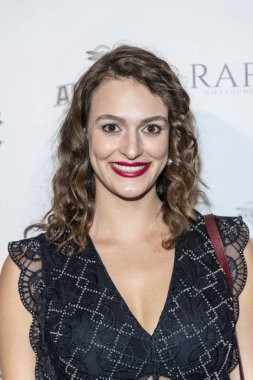 Juliette Hourani, B.R.O.K.E.N Kodu B.I.R.D Geçiş Oyunu 'na katılıyor. S. Feury Tiyatrosu, Los Angeles' a 16 Kasım 2019 'da varıyor.