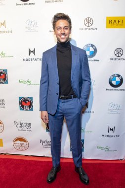 Lincoln Younes, 22 Şubat 2019 'da Beverly Hills' teki Waldorf Astoria Hotel 'de Rafi' nin Seçme Hediye Suiti ve Konseri 'ne katıldı.