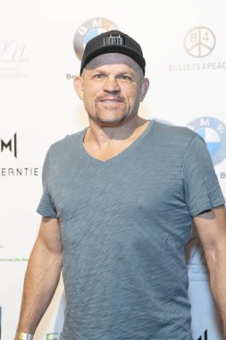 Chuck Liddell 22 Şubat 2019 'da Beverly Hills' teki Waldorf Astoria Hotel 'de Rafi' nin Seçme Hediye Suiti ve Konseri 'ne katıldı.
