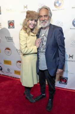Shelby Chong ve Tommy Chong 22 Şubat 2019 'da Beverly Hills' teki Waldorf Astoria Oteli 'nde Rafi' nin Seçme Hediye Suiti ve Konseri 'ne katıldı.