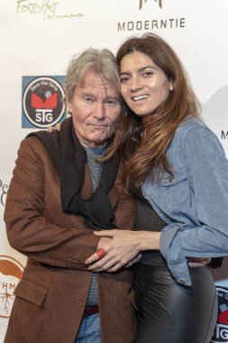 John Savage, Blanca Blanco 22 Şubat 2019 'da Waldorf Astoria Hotel' de Rafi 'nin Seçme Hediye Suiti ve Konseri' ne katıldı.