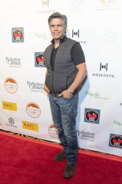 Esai Morales, 22 Şubat 2019 'da Beverly Hills' teki Waldorf Astoria Hotel 'de Rafi' nin Seçme Hediye Suiti ve Konseri 'ne katıldı.