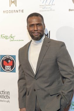 Curtiss Cook 22 Şubat 2019 'da Beverly Hills' teki Waldorf Astoria Hotel 'de Rafi' nin Seçme Hediye Suiti ve Konseri 'ne katıldı.