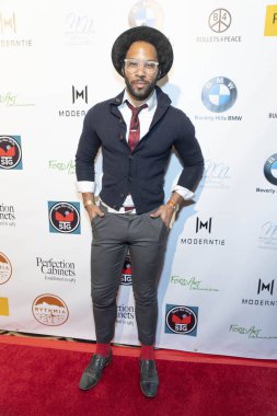 Johnathan Fernandez, 22 Şubat 2019 'da Beverly Hills' teki Waldorf Astoria Hotel 'deki Rafi' nin Seçme Hediye Suiti ve Konseri 'ne katıldı.