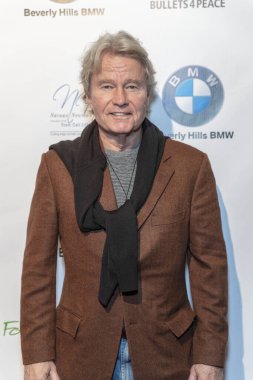 John Savage, 22 Şubat 2019 'da Beverly Hills' teki Waldorf Astoria Hotel 'de Rafi' nin Seçme Hediye Suiti ve Konseri 'ne katıldı.