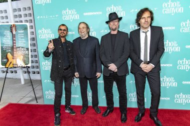 Ringo Starr, Stephen Stills, Roger McGuinn, Andrew Slater 23 Mayıs 2019 'da The Arclight Cinerama Dome, Los Angeles, CA' da Los Angeles Premiere 'de Echo In the Canyon' a katıldı.