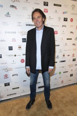 Cristophe, 2 Aralık 2019 'da CRISTOPHE Beverly Hills, CA' de Ölümsüz Güzellik Açılış Yarışması 'nda Christina Fulton' a katılıyor.