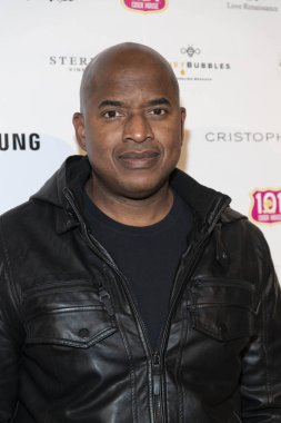 Barmen Tipsy, 2 Aralık 2019 'da CRISTOPHE Beverly Hills, CA' da Ölümsüz Güzellik Açılış etkinliği 'nden Christina Fulton' a katılıyor.