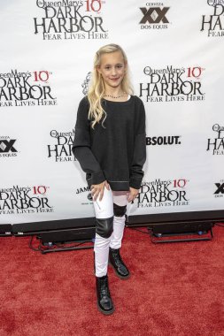 Katie Couch, 26 Eylül 2019 'da Queen Mary, Long Beach, CA' da Kraliçe Mary 'nin 10.