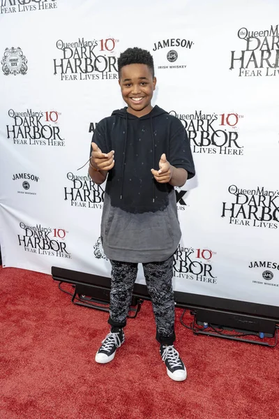 Jailen Bates Bezoekt Queen Mary Dark Harbor 10E Jaarlijkse Media — Stockfoto