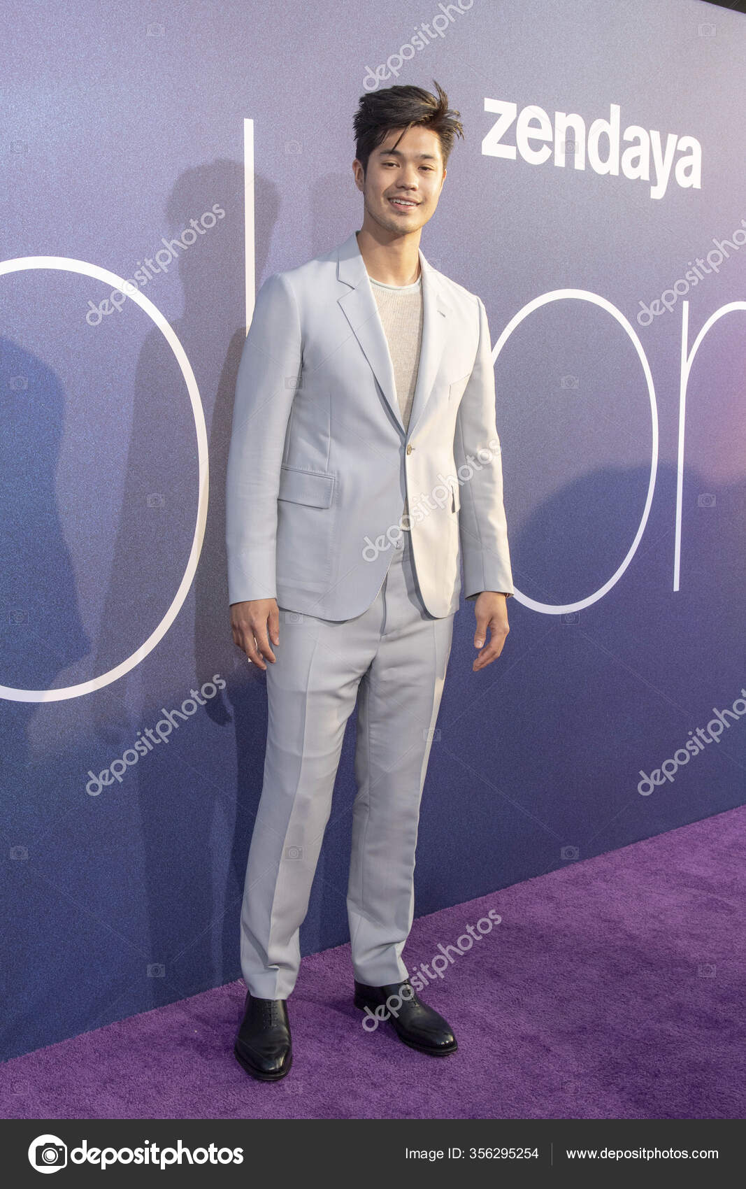 Ross Butler Imagens De Stock Fotos De Ross Butler Baixar No Depositphotos