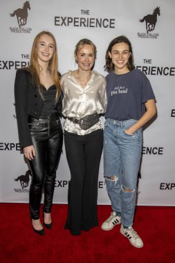 Alisson Kove, Katya Gorshkov, Ava Capri 11 Aralık 2019 'da TCL Theater, Hollywood, CA' da 