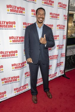 Rico E. Anderson, 25 Eylül 2019 'da Hollywood Müzesi' nin lobi serisinde Dawn Wells ile birlikte 