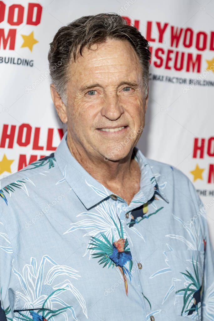 Robert Hays asiste a The 55th Anniversary Of "Gilligan 's Island" With
