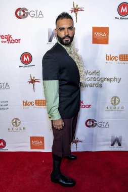 Leo Moctezuma, 23 Ekim 2018 'de Şaban Tiyatrosu, Beverly Hills, Kaliforniya' da 8. Dünya Koreografi Ödüllerine katıldı.