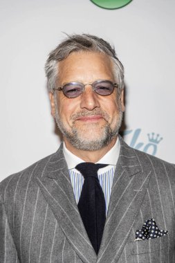 18 Aralık 2019 'da The Study, Hollywood, CA' da Los Angeles Çocuk Hastanesi 'nde düzenlenen 4. Yıllık Bayram Galasına katılıyor..