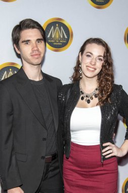 Casey Adwards, Ali Edwards 20 Kasım 2019 'da Hollywood Medya Ödülleri' nde Hollywood Müzik Ödülleri 'ne katıldı.