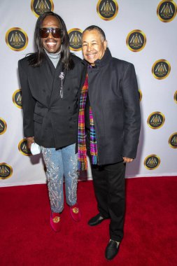 Verdine White ve Ralph Johnson 20 Kasım 2019 'da Avalon Hollywood' da Hollywood Medya Ödülleri 'ne katıldı.