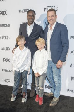 Mario Melchiot ve James Tupper, 23 Mayıs 2018 'de Los Angeles Pasifik Tasarım Merkezi' ndeki Silver Screen Theatre 'da düzenlenen 