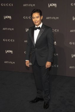 Lee Byung-hun 3 Kasım 2018 'de Los Angeles, Kaliforniya' da Catherine Opie + Guillermo Del Toro onuruna düzenlenen 2018 LACMA Sanat + Film Galasına katıldı.