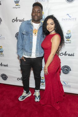 Ozie Nzeribe Zmny, Arasi, Arasi 'nin 23 Aralık 2018' de Los Angeles, Kaliforniya 'daki Federal Bar' ın çatısındaki AP Yayınlama Partisi 'ne katıldı.