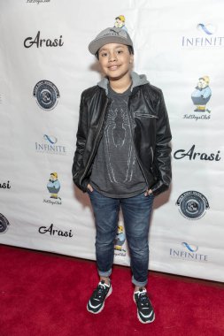 Julian Clark, 23 Aralık 2018 'de Los Angeles, Kaliforniya' daki Federal Bar 'ın çatısındaki Arasi' nin AP Tahliye Partisi 'ne katılıyor.