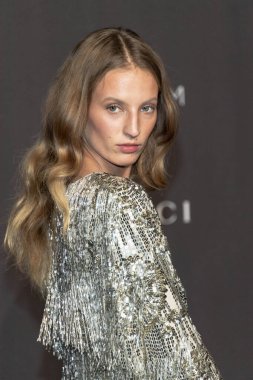 Petra Collins, Los Angeles, Kaliforniya 'da 3 Kasım 2018' de Los Angeles 'ta Catherine Opie + Guillermo Del Toro onuruna 2018 LACMA Sanat + Film Galasına katıldı.