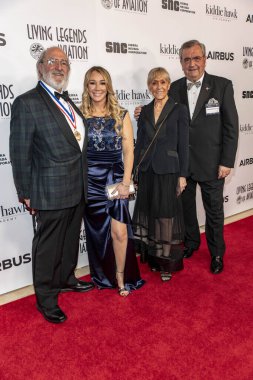 Jean Rosanvallon ve misafirleri 18 Ocak 2019 'da Beverly Hilton, Beverly Hills, Kaliforniya' da 16. Geleneksel Havacılık Efsaneleri Ödülleri 'ne katıldılar.