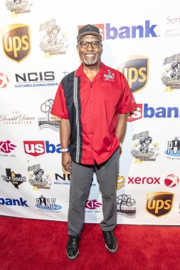 James Pickens Jr., KIKi Shepard 'ın KISS' ine katılıyor. Kuruluşun 15. Yıllık Ünlüler Bowling Yarışması 29 Eylül 2018 'de PINZ Eğlence Merkezi, Stidio City, Kaliforniya