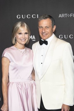 Bob Iger, Willow Bay 2018 LACMA Sanat + Film Galasına katılıyor. Catherine Opie + Guillermo Del Toro onuruna Los Angeles, Kaliforniya 'da 3 Kasım 2018' de