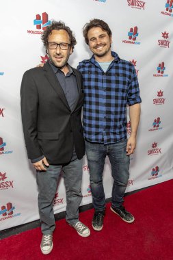David Nassbaum ve Jason Ritter, 7 Haziran 2018 'de Hologram USA Tiyatrosu' nda ABD 'nin ilk Hologram 