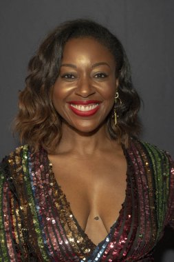 Kinya Clairborne, 8 Kasım 2018 'de Los Angeles, Kaliforniya' daki The Sofitel Hotel Riviera31 'de Kut from the Kloth' un açılış partisine katılıyor.