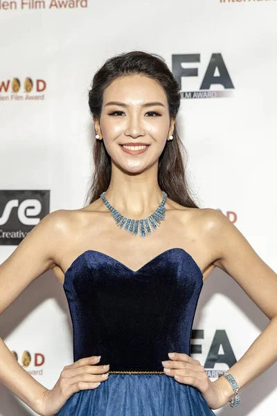 Zhenying Asiste Hollywood International Golden Film Award Dinner Gala Foyer — Foto de Stock