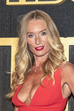 Victoria Şirin, 17 Eylül 2018 'de Los Angeles Pasifik Tasarım Merkezi' ndeki Plaza 'da 70. Primetime Emmy Ödülleri' nin ardından HBOS Post Ödül Töreni 'ne katılıyor.