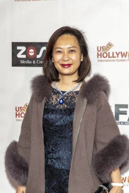 Bobo Ng, 12 Aralık 2018 'de Los Angeles, Kaliforniya' daki Le Foyer Balo Salonu 'nda düzenlenen Hollywood Uluslararası Altın Film Ödülleri Yemek Galasına katılıyor.