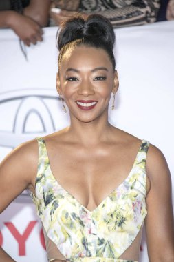Betty Gabriel 15 Ocak 2018 'de Pasadena Konferans Binası' nda 49. NAACP Resim Ödüllerine katıldı.