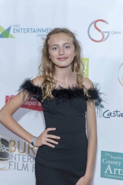 Evangeline Lindes, 9 Eylül 2018 'de Los Angeles Marriott Burbank Havaalanı Oteli' nde düzenlenen 10. Burbank Film Festivali 'nin Kapanış Gecesi' ne katıldı.