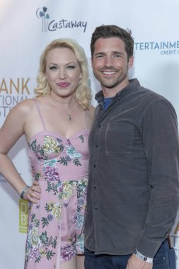 Adrienne Frantz, Scott Bailey 9 Eylül 2018 'de Los Angeles Marriott Burbank Havaalanı Oteli' nde düzenlenen 10. Burbank Film Festivali 'nin Kapanış Gecesi' ne katıldı.