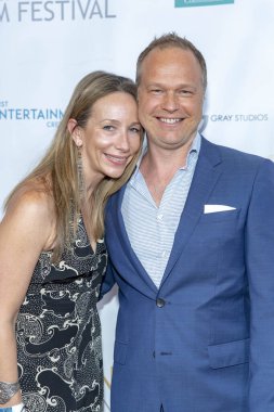 Taylor Lawrence ve Kim Planert, 9 Eylül 2018 'de Los Angeles Marriott Burbank Havalimanı Oteli' nde düzenlenen 10. Burbank Film Festivali Kapanış Gecesi 'ne katıldı.