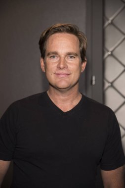 Phillip P. Keene, 17 Eylül 2016 'da Hollywood, Kaliforniya' daki W Hotel Hollywood 'da Emmy Ödülleri' ni onurlandıran 2016 Lüks Lüks Halı Halısı 'na geldi.. 